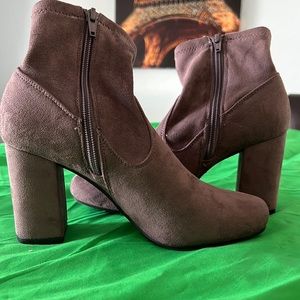 Gray Carlos Santana zipper ankle boots size 7